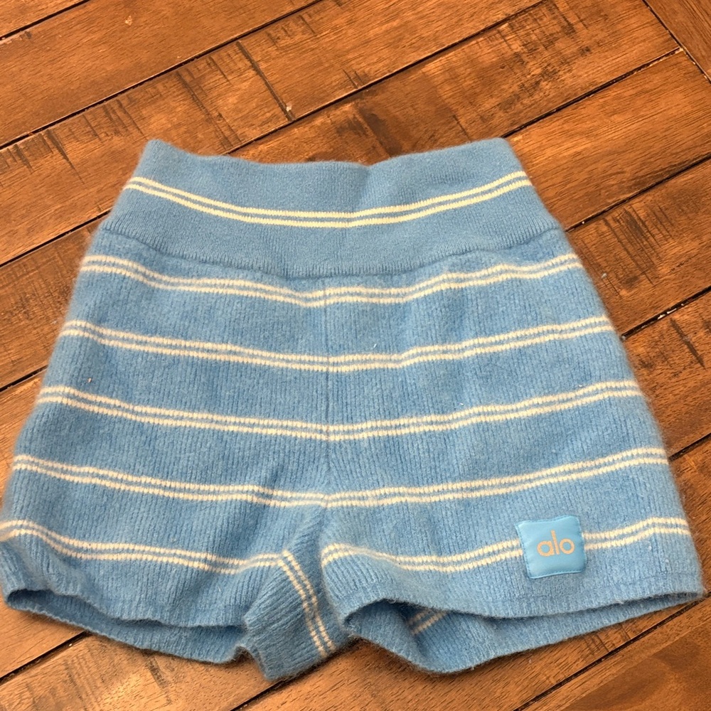 ALO Yoga Blue Cashmere Set with white stripes - Picture 5 of 6